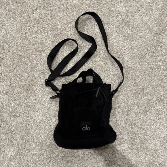 ALO Yoga | Bags | Alo Water Bottle Crossbody Bag | Poshmark